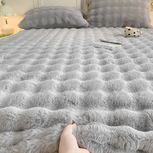 🔥Neujahrsverkauf 50 % Rabatt🔥Luxus-Bettbezug und Matratzenschoner aus Kunstkaninchenfell – ultraweich, warm, hautfreundlich, maschinenwaschbar mit elastischem Band, fusselfrei und farbecht, perfekt für Komfort im Schlafzimmer und Gästezimmer