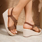 Damen-Sandalen mit gewebtem Riemen und Keilabsatz